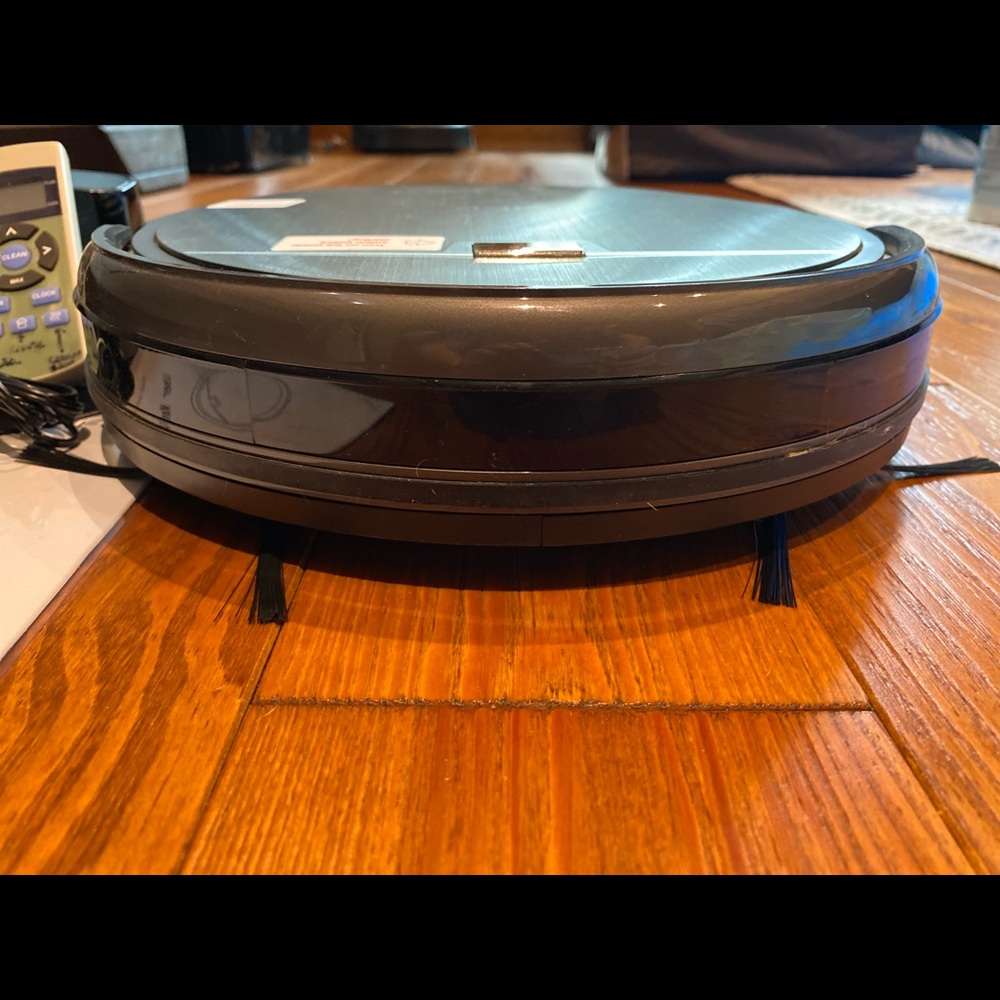 ILife cordless self vacuuming cleaner